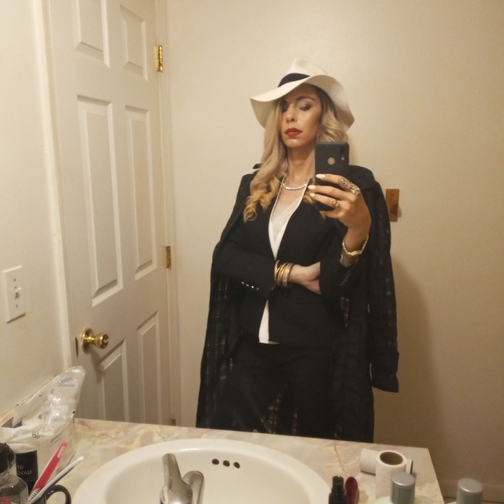 Welcome Darlings to my Poshmark closet